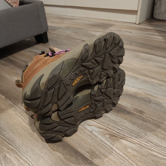 Keen Women's Pyrenees Waterproof Hiking Boot size 10 - Picture 2 of 5